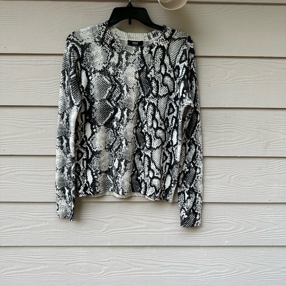 Bloomingdale’s Aqua Snake Print Cashmere Sweater - Picture 7 of 12